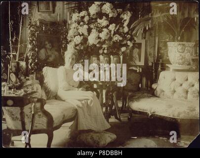 Princess Zinaida Yusupova in the Family Living Room of the Yusupov Palace in St. Petersburg. Museum: State Museum Arkhangelskoye Estate, Moscow. Stock Photo