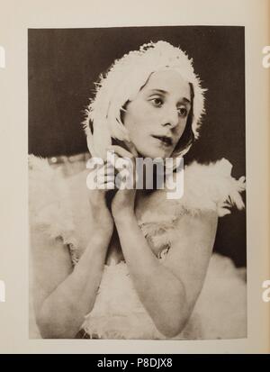 Anna Pavlova in the ballet The Dying Swan by Camille Saint-Saëns. Museum: PRIVATE COLLECTION. Stock Photo