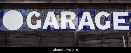 Chain Bridge Honey Farm, Horncliffe, Berwick-upon-Tweed. Garage sign. Stock Photo