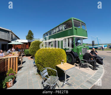 Chain Bridge Honey Farm, Horncliffe, Berwick-upon-Tweed. Café created in a vintage bus. Stock Photo