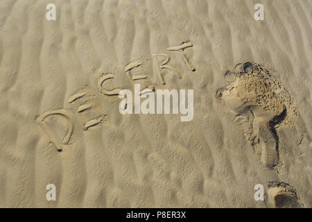 The word DESERT is written on a sand surface in Sahara Desert Stock Photo