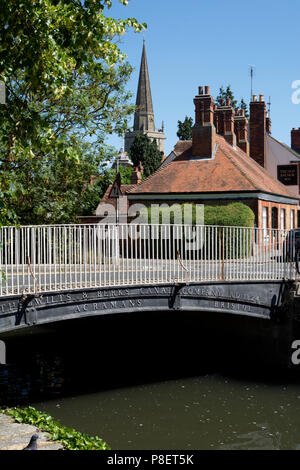 Iron bridge over the River Ock at its confluence with the River Thames, Abingdon, Oxfordshire, England, UK Stock Photo