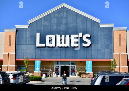 Lowe's home improvement store exterior, MD, USA Stock Photo