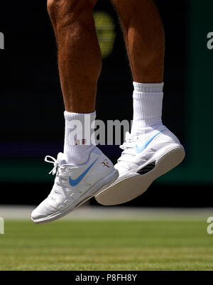 más Camión golpeado antiguo A detailed view of Roger Federer's Nike Trainers on day nine of the  Wimbledon Championships at the All England Lawn Tennis and Croquet Club,  Wimbledon. PRESS ASSOCIATION Photo. Picture date: Wednesday July 11, 2018.  See PA story TENNIS ...