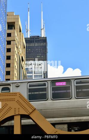 Chicago, Illinois, USA. A pair of symbols  of Chicago on display, a Chicago L train and the Willis Tower in the background. Stock Photo