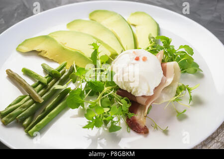 Poached Egg With Corn Vegetables, Grilled Pepper, Spinach, Arugula 