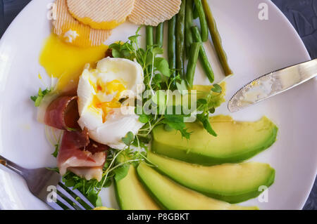 Poached Egg With Corn Vegetables, Grilled Pepper, Spinach, Arugula 