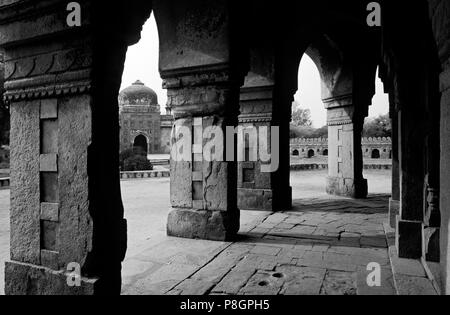 ARCHES of Pathan (Afghan) design at ISA KHAN'S tomb in front of the Moghul designed HUMAYUN'S TOMB - DELHI, INDIA Stock Photo