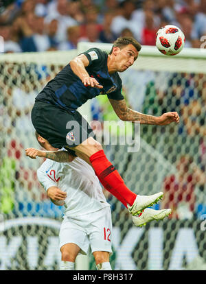 Moscow, Russia. 11th July 2018. England - Croatia, Soccer, Moscow, July 11, 2018 Mario MANDZUKIC, Croatia Nr.17  compete for the ball, tackling, duel, header against Kieran TRIPPIER, England 12  ENGLAND  - CROATIA  FIFA WORLD CUP 2018 RUSSIA, Semifinal, Season 2018/2019,  July 11, 2018 in Moscow, Russia. © Peter Schatz / Alamy Live News Stock Photo