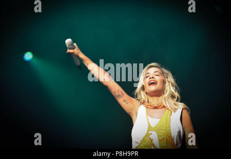 Henley on Thames, United Kingdom, 11th July 2018, Rita Ora performs on the floating stage at the UK's ONLY black tie festival on the banks of the Thames. She waited until the football was over to come on stage. Rita Ora. Charlotte Snowden/Alamy Live News Stock Photo