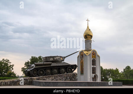 Tiraspol Tank Monument erected to commemorate the 1992 Transnitria civil war, with an inscription in cyrillic: 'Za Rodinu', for the motherland, next t Stock Photo