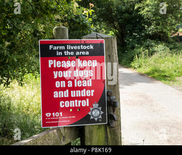 Farm livestock sign. Notice requesting people to 'Please keep your dogs on a lead and under control', Derbyshire, England, UK