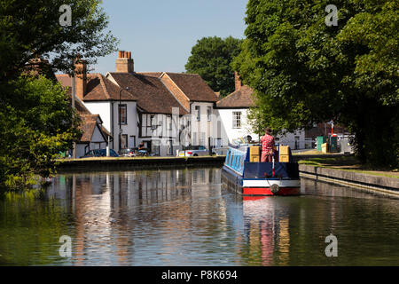 Canal barge cruising along the Kennet and Avon canal at West Mills in Newbury, Newbury, West Berkshire, England, United Kingdom, Europe Stock Photo