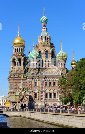 Streets in the center of St. Petersburg. City streets. Walk on spring ...