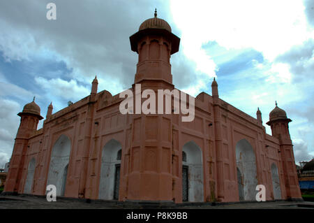 Pari Bibi Tomb inside the Lalbagh Fort. It is also known as 'Fort Aurangabad' is an incomplete Mughal palace situated at the Buriganga River in the so Stock Photo