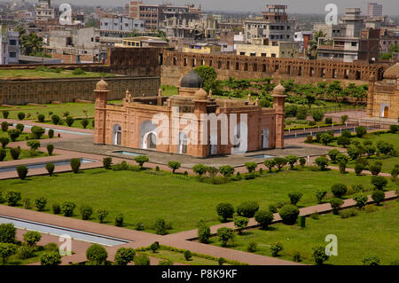 Partial view of the Lalbag Fort showing Pari Bibi Tomb. Lalbagh Fort also known as 'Fort Aurangabad' is an incomplete Mughal palace situated at the Bu Stock Photo