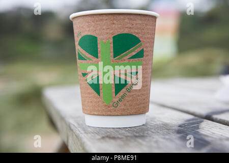 A biodegradable and environmentally friendly disposable coffee cup with a green message printed on saying we love Great Britain Stock Photo