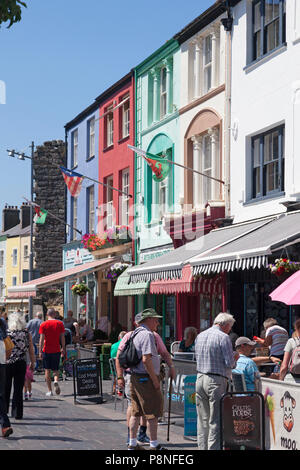 Shops in Castle Square, Caernarfon, Wales, United Kingdom, Europe Stock ...