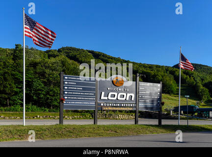Welcome to Loon Mountain Resort sign, Lincoln, New Hampshire Stock Photo