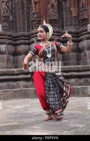 Indian Classical Odissi Dancer Posing Tribhangi Stock Photo 1269150475 |  Shutterstock
