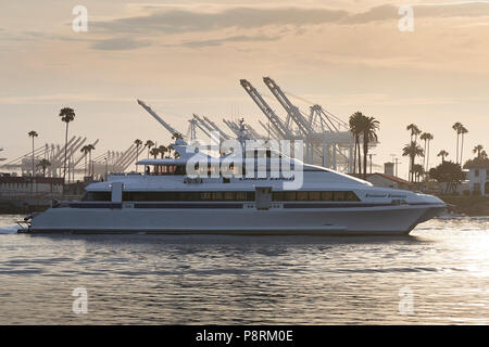 CATALINA EXPRESS SeaCat, STARSHIP EXPRESS, Departing San Pedro For Avalon, Santa Catalina Island, California, USA. Stock Photo