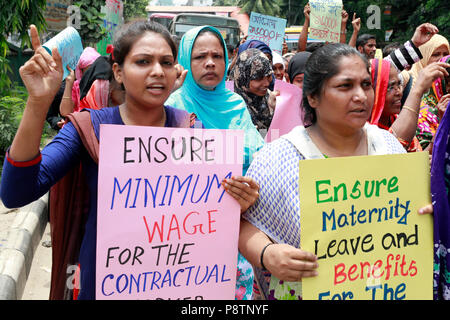 Dhaka, Bangladesh - July 13, 2018: Bangladeshi garment workers form a protest rally in front of the National Press Club on Friday demanding BDT 16,000 as the monthly minimum wage. Credit: SK Hasan Ali/Alamy Live News Stock Photo