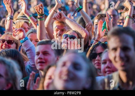 Henham Park, Suffolk, UK. 13th July 2018. Belle and Sebastian play the Obelisk Arena as the sun begins to set on the first main day - The 2018 Latitude Festival, Henham Park. Suffolk 13 July 2018 Credit: Guy Bell/Alamy Live News Stock Photo