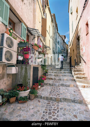 Callas, France, narrow alley in Callas Stock Photo - Alamy