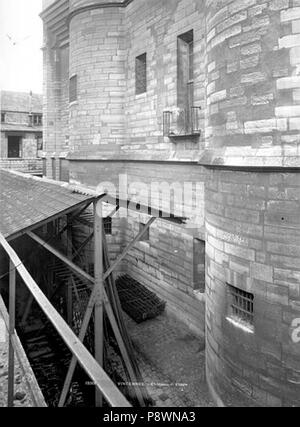 80 Château de Vincennes - Donjon, Partie inférieure et 1er étage - Vincennes - Médiathèque de l'architecture et du patrimoine - APMH00013301 Stock Photo