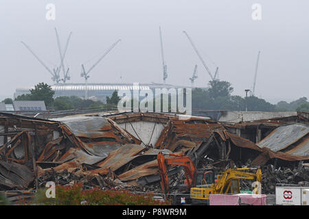 Clear up of the Safehouse self storage site, after fire (Fire 18/9/17). 777 White Hart Lane, Tottenham N17, North London Stock Photo