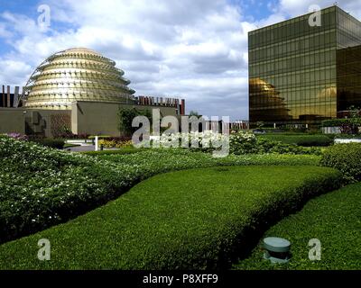 PARANAQUE, METRO MANILA, PHILIPPINES - JANUARY 17, 2017: Outdoor garden and architectural design of the City of Dreams Manila. Stock Photo