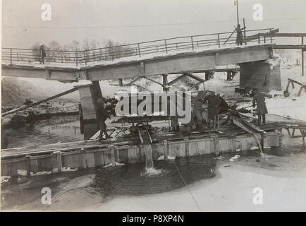 272 Eisenbetonbrücke in Brzezan,.Fangdamm bei schadhaften Pfeiler (BildID 15438040) Stock Photo
