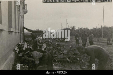 277 Erste Hilfe für Verwundete a.d.Piave 17.6.18. (BildID 15619696) Stock Photo