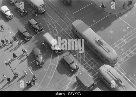 High Angle View of Street Scene with Pedestrians, Street Cars and Automobiles, 14th Street and Pennsylvania Avenue, Washington DC, USA, David Myers,  Farm Security Administration, 1939 Stock Photo