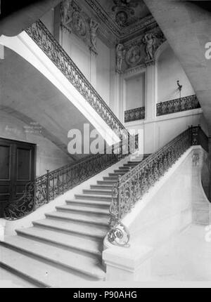 334 Hôtel de Juigné - Escalier, trois-quart face - Paris - Médiathèque de l'architecture et du patrimoine - APMH00023856 Stock Photo