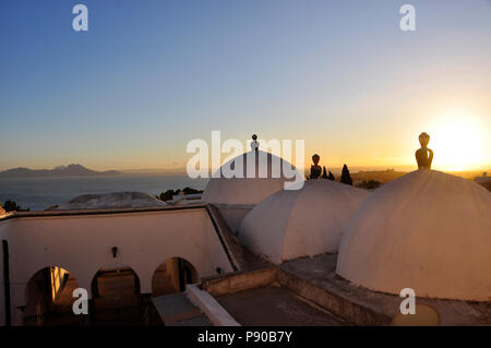 Pittoresque Mosque of Sidi Bou Said at Sunset overviewing the Gulf of Tunis Stock Photo