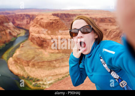 Young tourist taking a photo of herself by famous Horseshoe Bend, Arizona, USA Stock Photo
