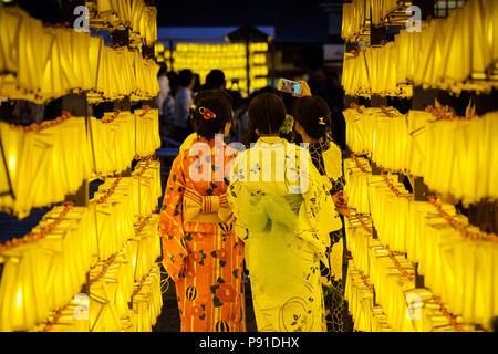 Tokyo, Japan, 13 July 2018. Young ladies wearing yukata (traditional kimono for summer) enjoy paper lanterns and take a selfie during the Mitama Matsuri summer festival at Yasukuni Shrine on July 13, 2018 in Tokyo, Japan. July 13, 2018 Credit: Nicolas Datiche/AFLO/Alamy Live News
