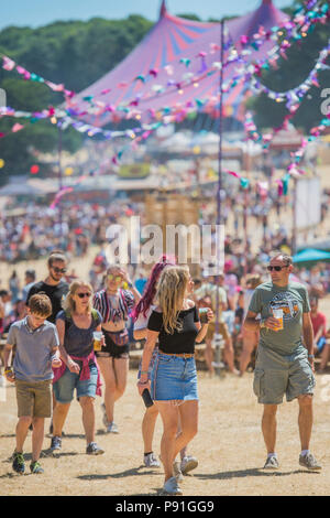 Suffolk, UK, 14 July 2018. The arena is scorched in the steady sun - The 2018 Latitude Festival, Henham Park. Suffolk 14 July 2018 Credit: Guy Bell/Alamy Live News Stock Photo