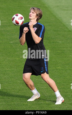 Moscow, Russia. 14th July, 2018. soccer, FIFA World Cup 2018, national team Croatia, final training before the finals France vs Croatia: Croatia's Tin Jedvaj in action. Credit: Christian Charisius/dpa/Alamy Live News Stock Photo