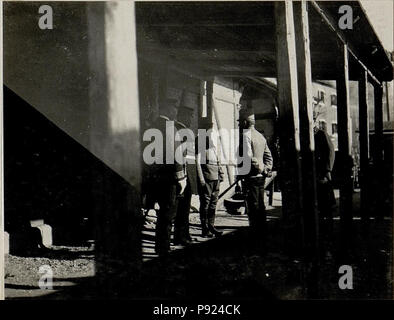 37 Ankunft in Castelnuovo und Bergrüssung durch das Kriegshafenkommando. Aufgenommen am 12. Februar 1916 in Castelnuovo. (BildID 15532444) Stock Photo