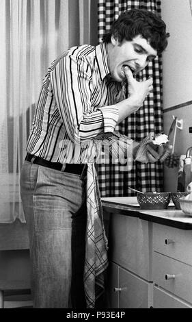 Berlin, GDR, musician Frank Schoebel at the kitchen work Stock Photo