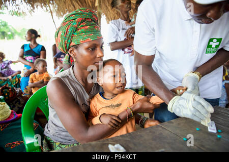 German doctors provide medical help in Sierra Leone Stock Photo