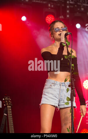 Nina Nesbitt performs at the 2018 Cornbury Festival, Great Tew, Oxfordshire Credit: John Lambeth/Alamy Live News Stock Photo