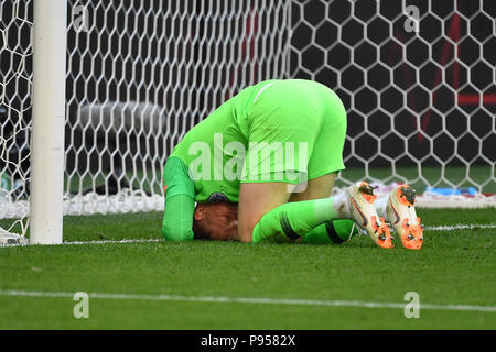 St. Petersburg, Russland. 14th July, 2018. goalie Jordan PICKFORD (ENG), disappointment, frustrated, disappointed, frustratedriert, dejected, am ground, action, single action, single image, cut out, full body, whole figure. Belgium (BEL) - ENGLAND (ENG) 2-0, match 63, match for 3rd place, on 07/14/2018 in Saint Petersburg, Arena Saint Petersburg, Football World Cup 2018 in Russia from 14.06. - 15.07.2018. | usage worldwide Credit: dpa/Alamy Live News Stock Photo