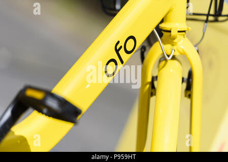 Berlin, Germany. 15th July 2018. A rental bike of the company Ofo in Berlins district Schoeneberg. 15th July, 2018. The rental bike provider Ofo withdraws from Berlin, there are still hundreds of bicycles in the city Credit: Jan Scheunert/ZUMA Wire/Alamy Live News Stock Photo