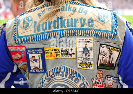 Germany, North Rhine-Westphalia - Football fans of FC Schalke 04 in the Veltins Arena Stock Photo