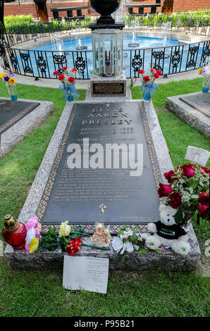 Burial sites at 2025 graceland