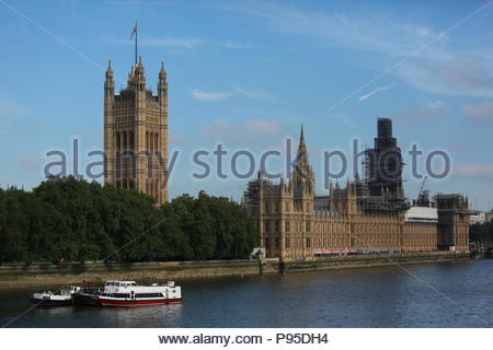 There was glorious weather in London this morning as early grey skies cleared and brought sunshine to the banks of the Thames. Ideal weather for any o Stock Photo