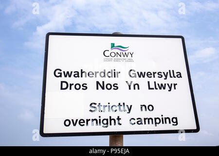 Strictly no overnight camping sign in Llandulas North Wales UK Stock Photo